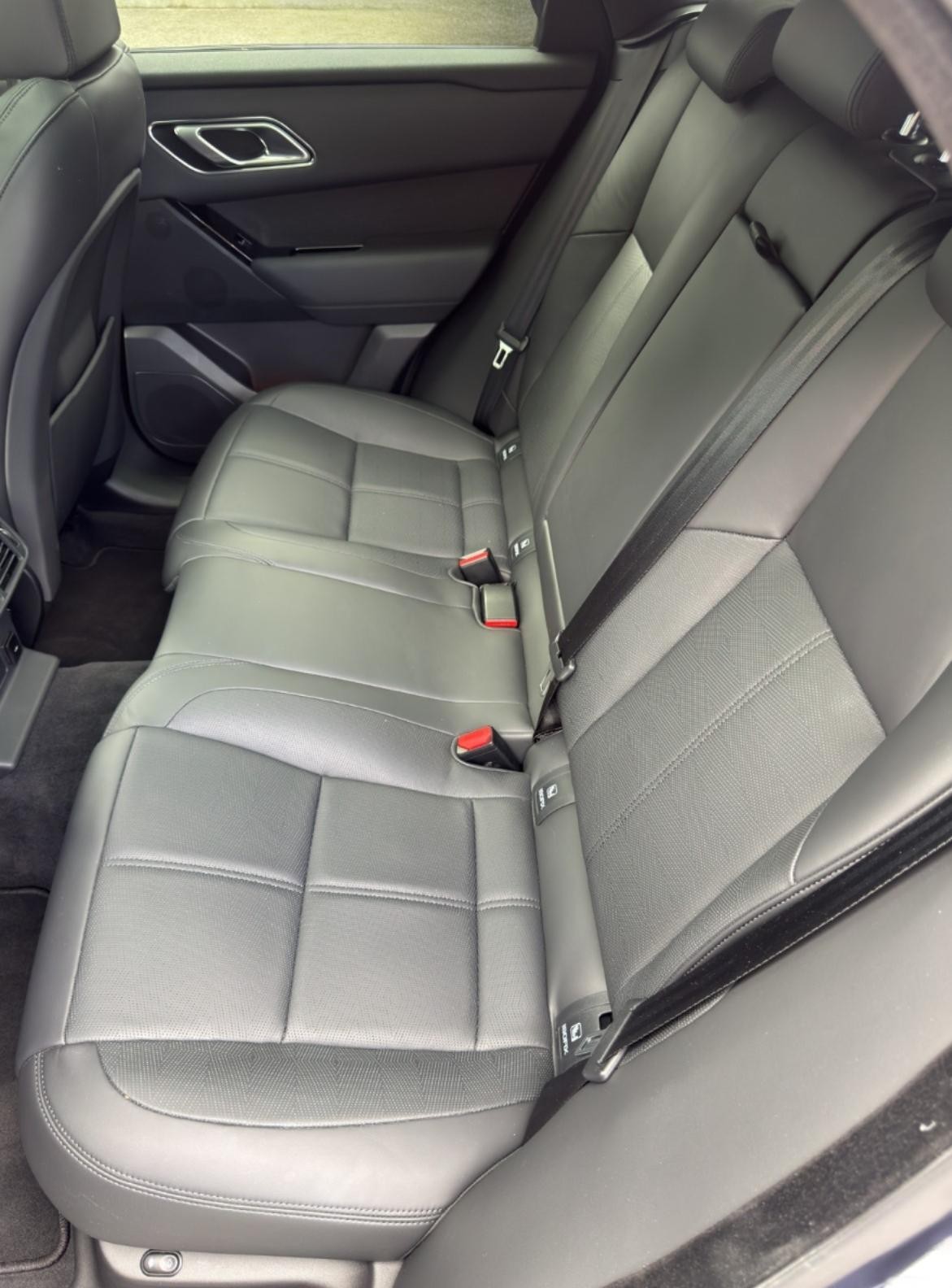 LAND ROVER Range Rover Velar Auto-Dynamic P400e 2.0 I4 PHEV HSE Automatic-image-17