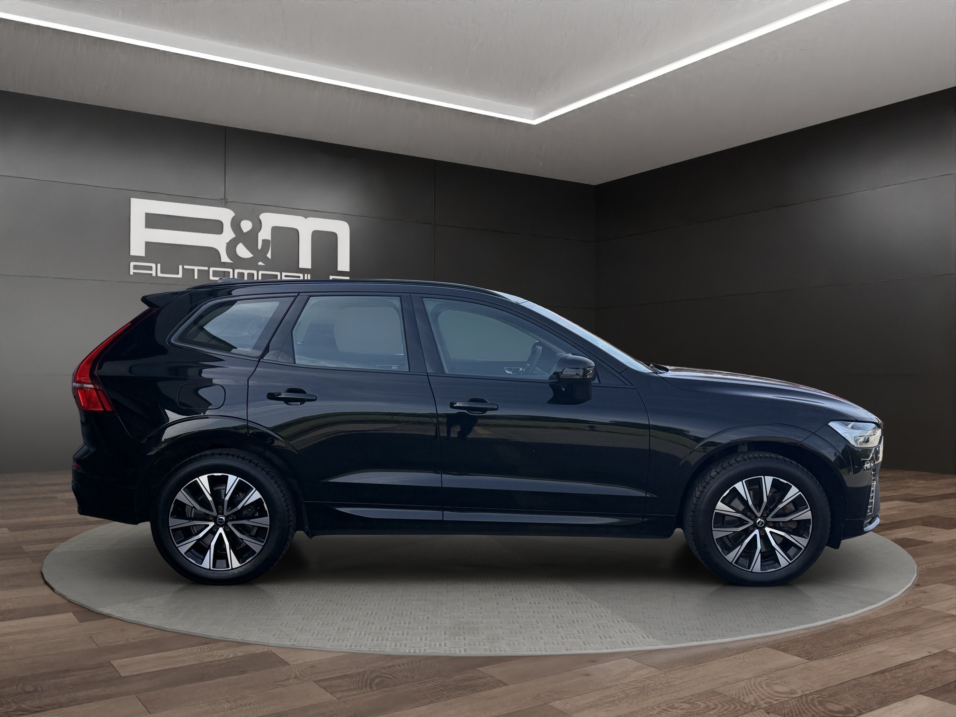 VOLVO XC60 B4 Diesel Mild Hybrid AWD Plus Dark Geartronic-showroom-element-2