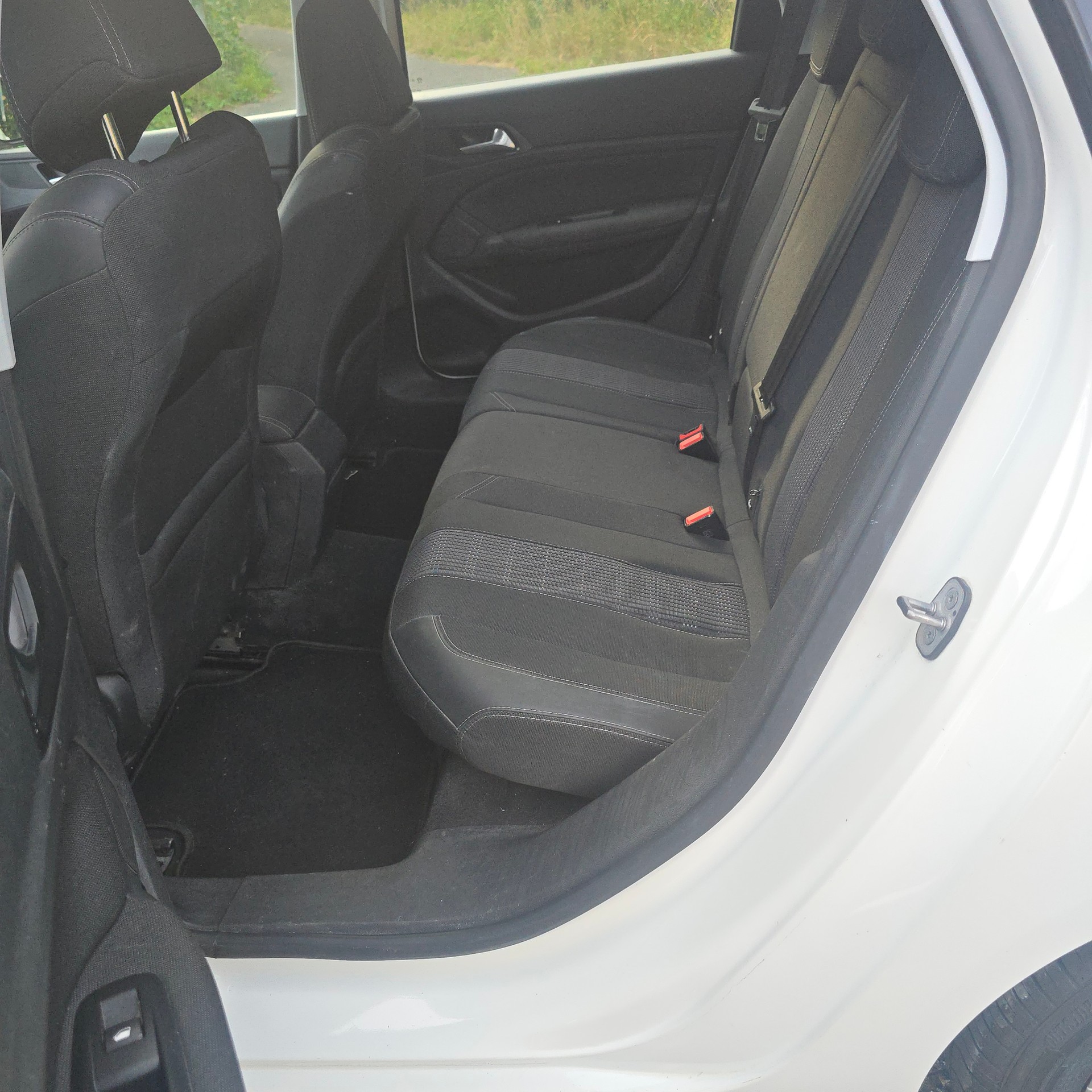 PEUGEOT 308 SW 1.5 BlueHDI Active EAT8-image-8