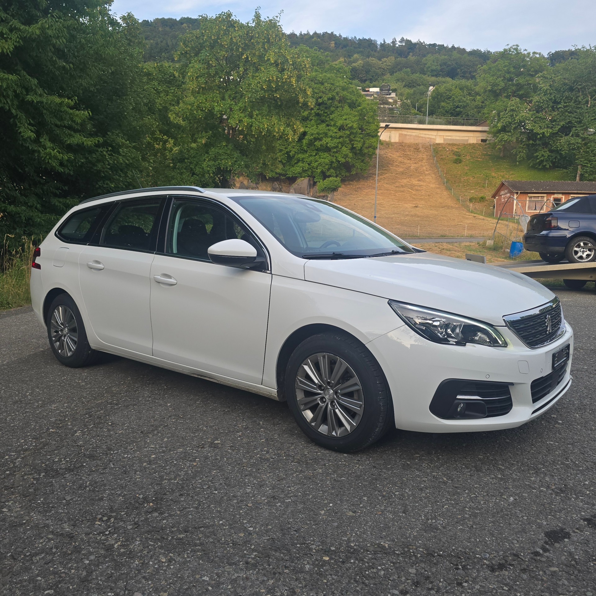 PEUGEOT 308 SW 1.5 BlueHDI Active EAT8-image-1