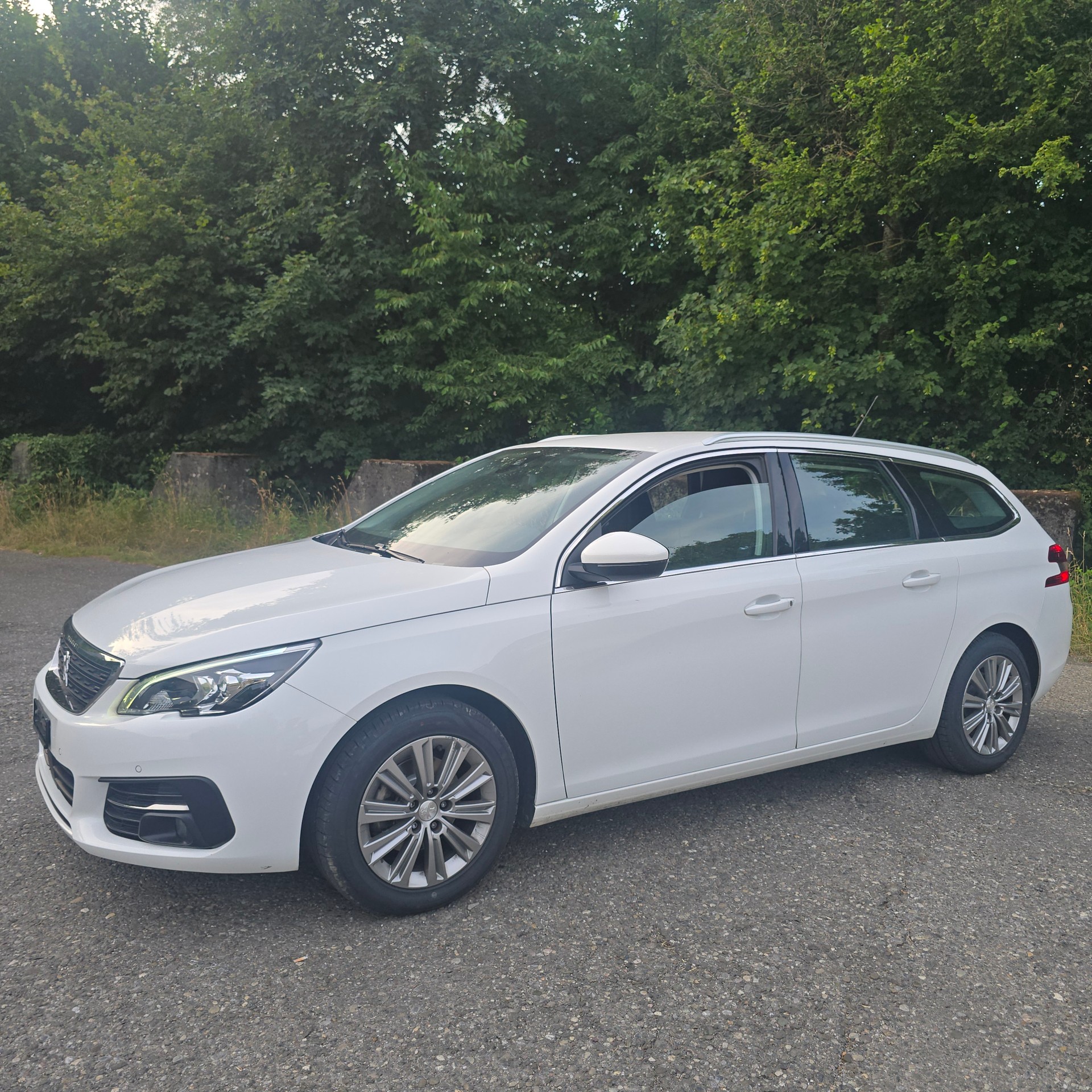 PEUGEOT 308 SW 1.5 BlueHDI Active EAT8