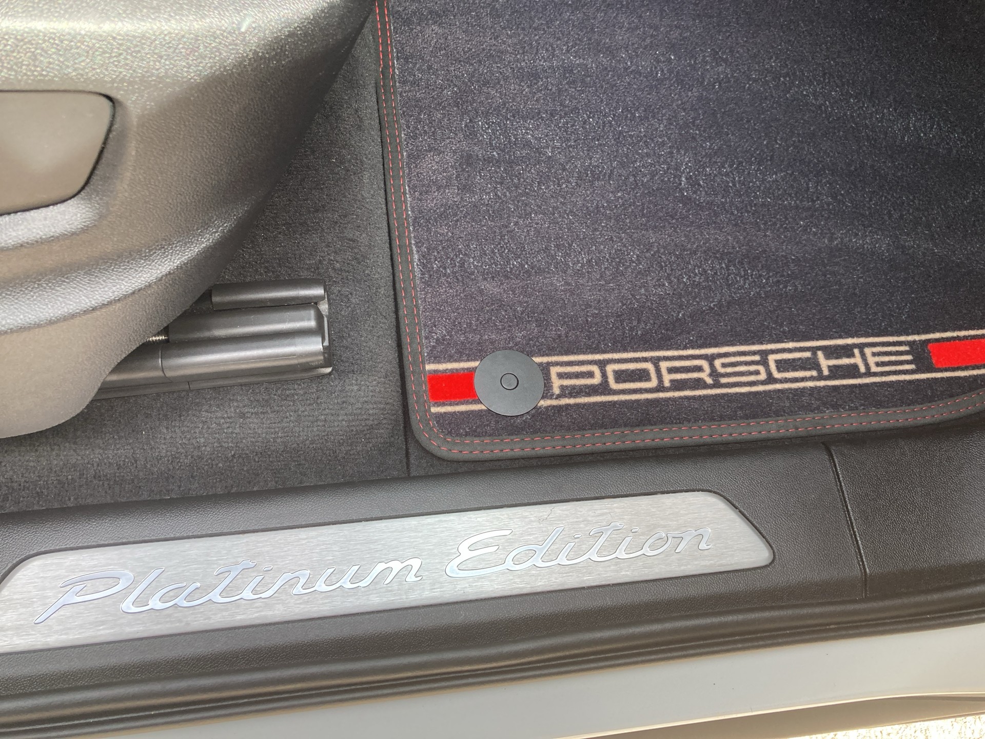 PORSCHE Cayenne Coupé Platinum Edition-image-31