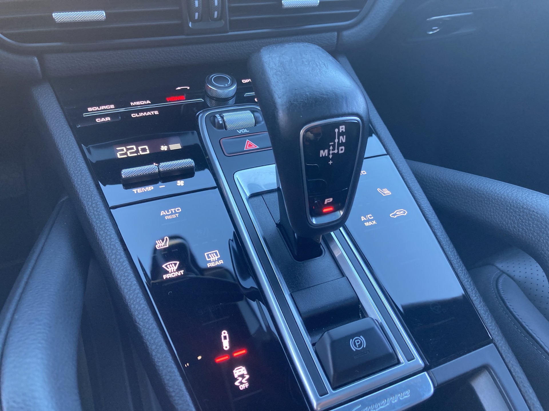PORSCHE Cayenne Coupé Platinum Edition-image-16