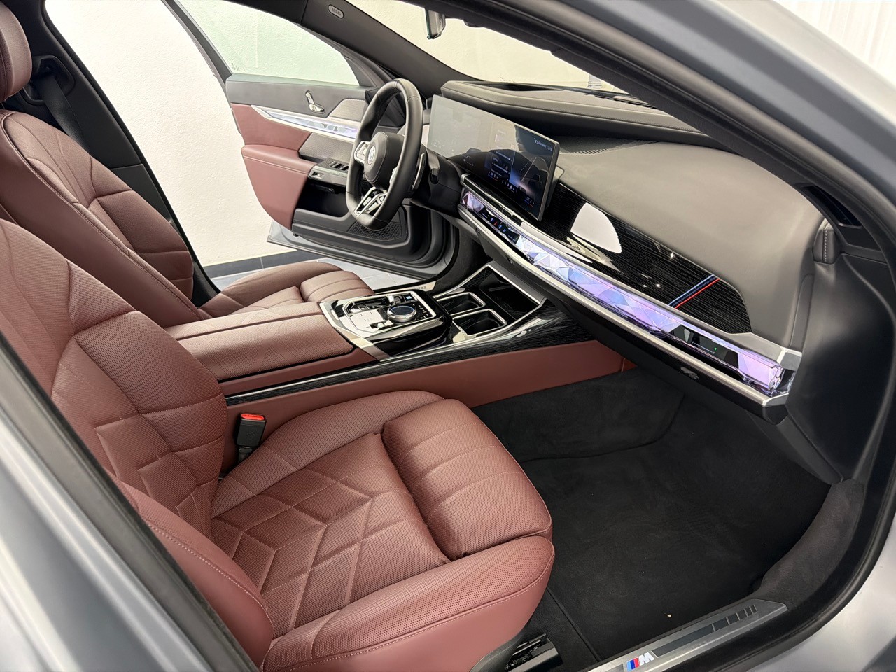BMW 740d xDrive 48V M Sport-image-11