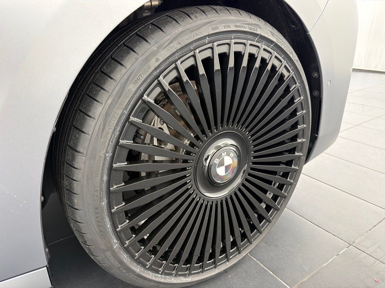 BMW 740d xDrive 48V M Sport-image-9