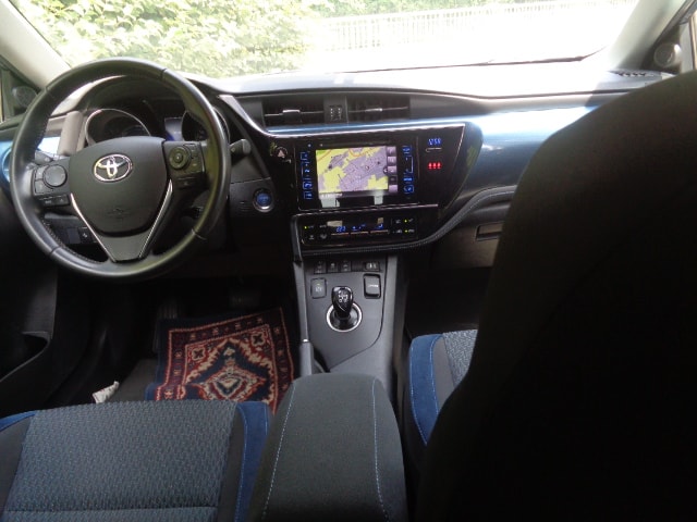 TOYOTA Auris Touring Sports 1.8 HSD Style e-CVT-image-3