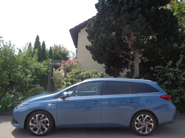 TOYOTA Auris Touring Sports 1.8 HSD Style e-CVT-image-1