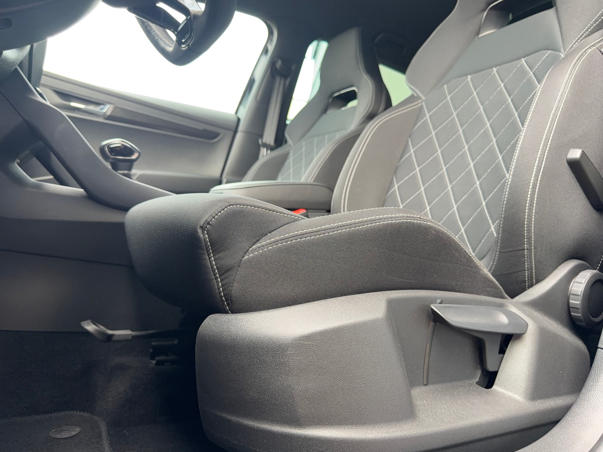 SKODA Karoq 1.5 TSI SportLine DSG-image-7