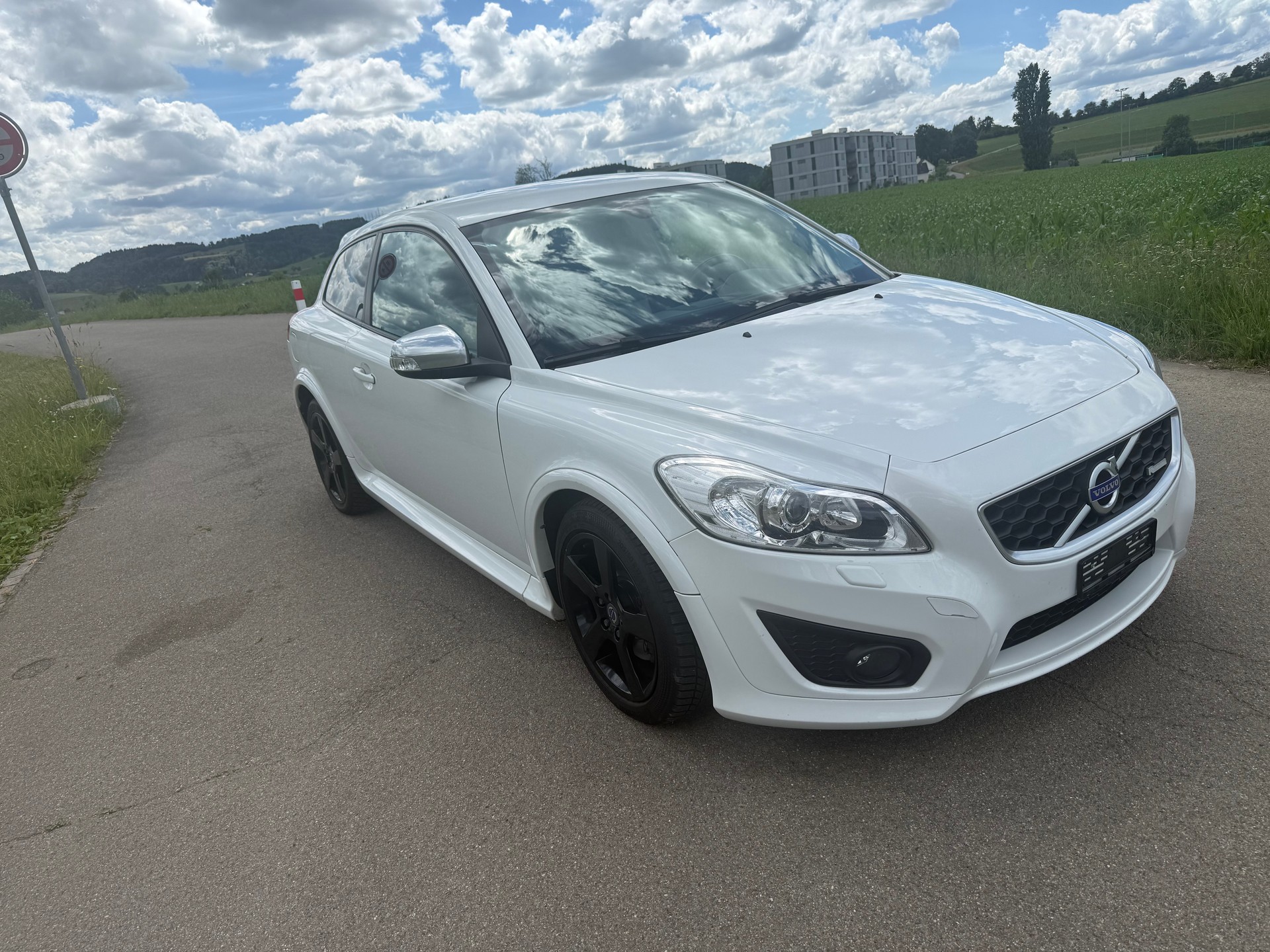 VOLVO C30 D3 R-Design-image-1