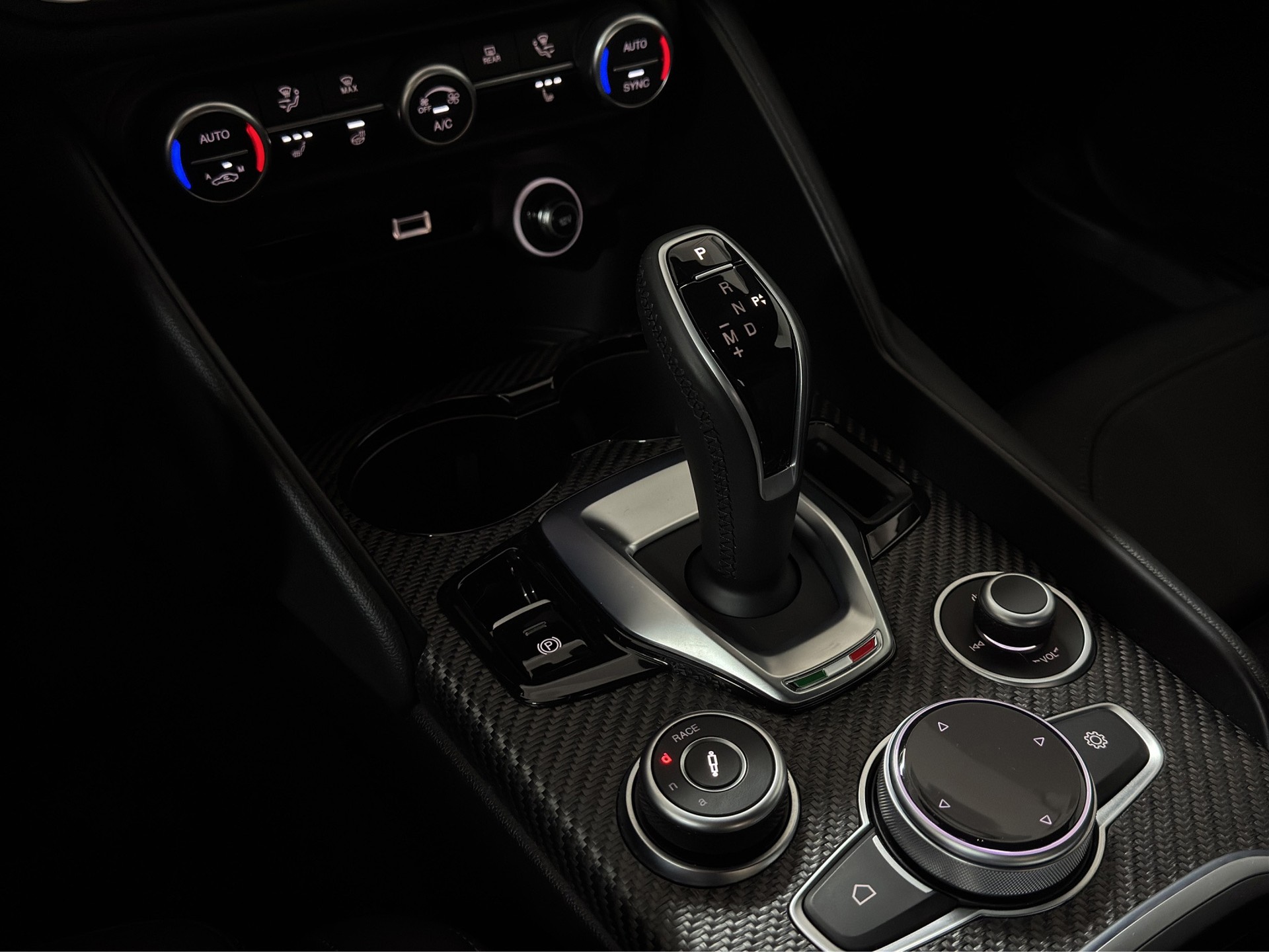 ALFA ROMEO Giulia 2.9 V6 Quadrifoglio "Pack ADAS"-image-17
