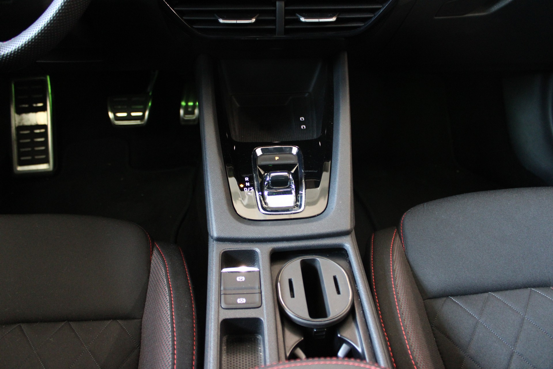 SKODA Octavia 2.0 TSI DSG RS-image-13