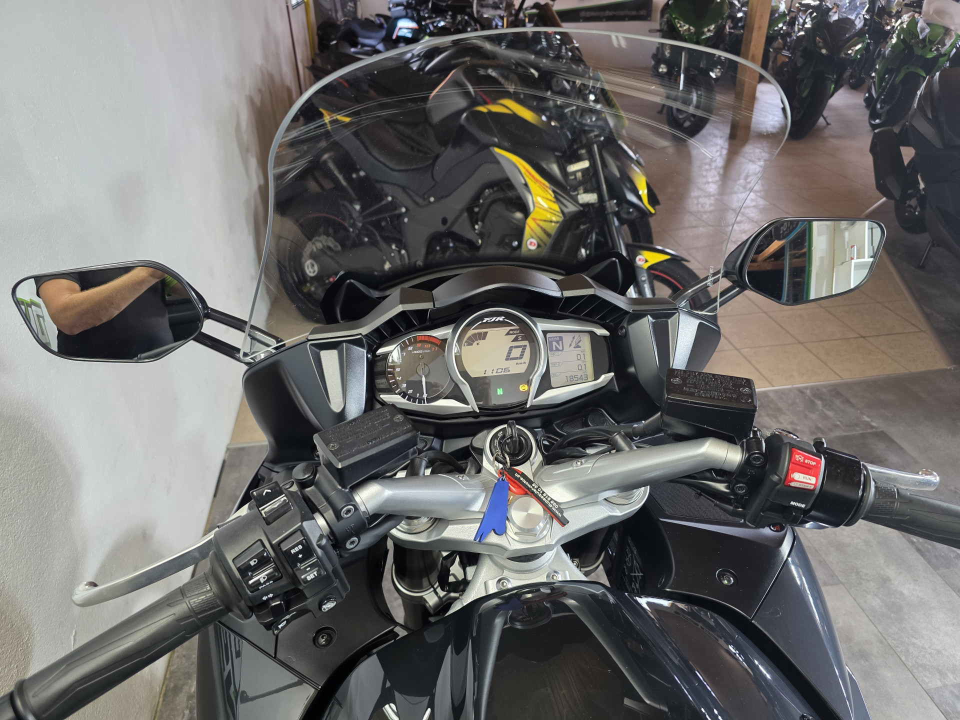 YAMAHA FJR 1300 AE-image-6