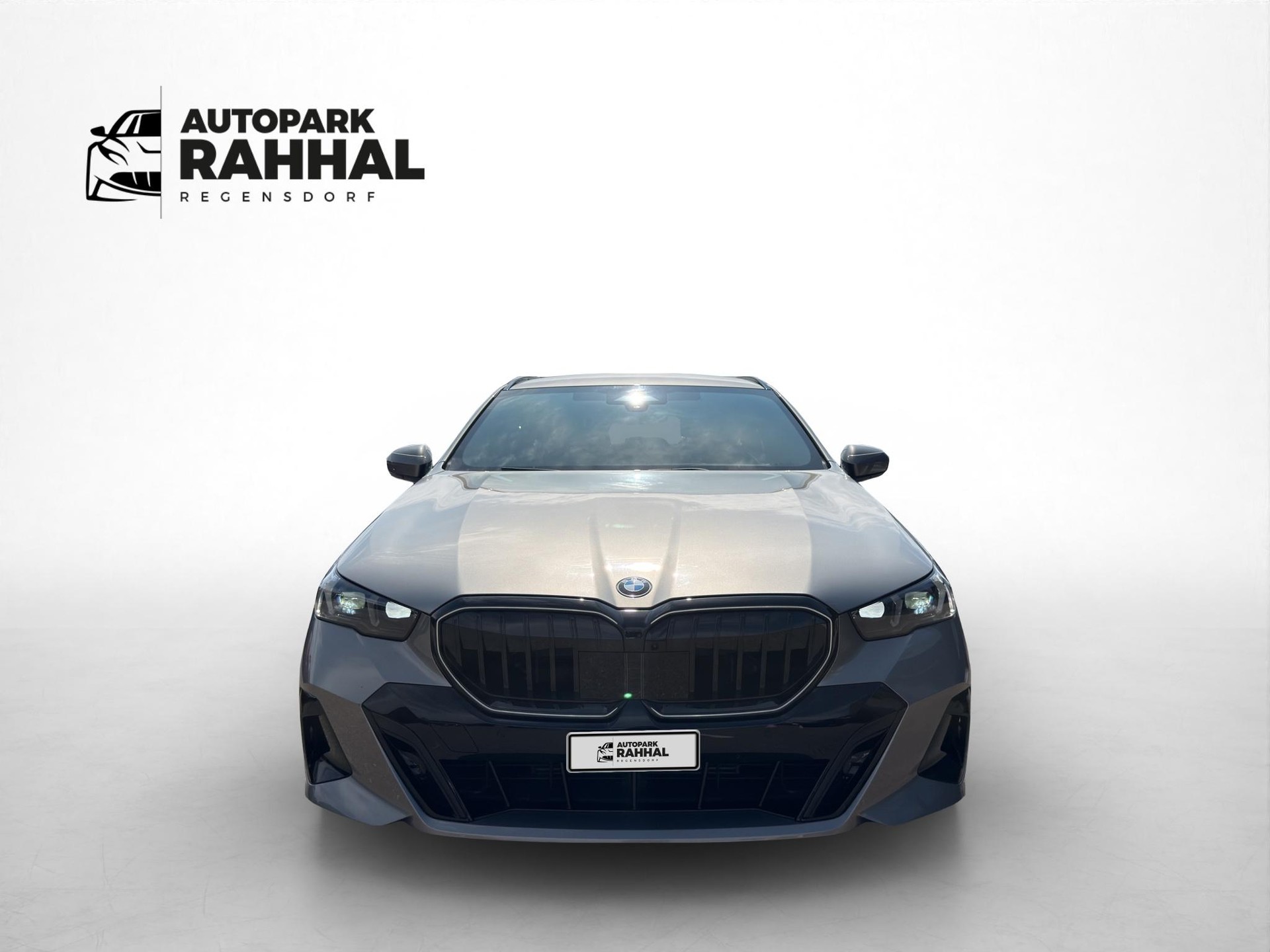 BMW 540d xDrive Touring M Sport Pro * ICONIC GLOW * BELÜFTETE SITZE * AHK * BMW INDIVIDUAL FELGEN *-showroom-element-3