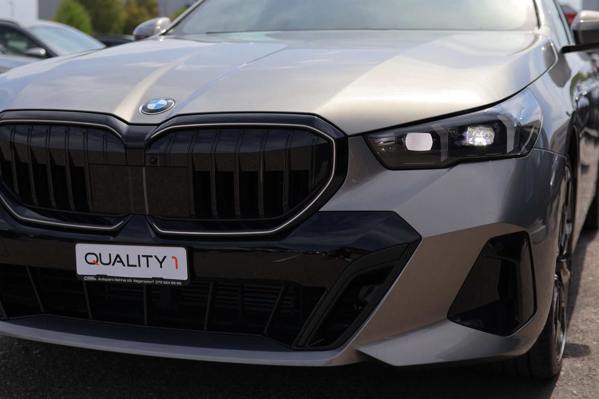BMW 540d xDrive Touring M Sport Pro * ICONIC GLOW * BELÜFTETE SITZE * AHK * BMW INDIVIDUAL FELGEN *-showroom-element-1