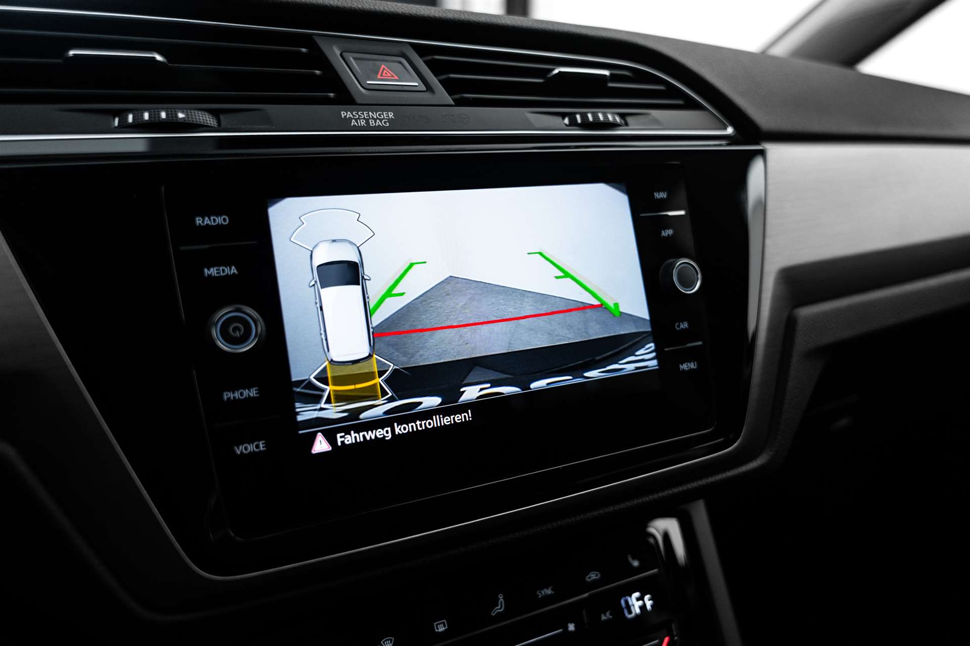 VW VW Touran 1.5 TSi DSG-Automat 7-Plätzer-image-15