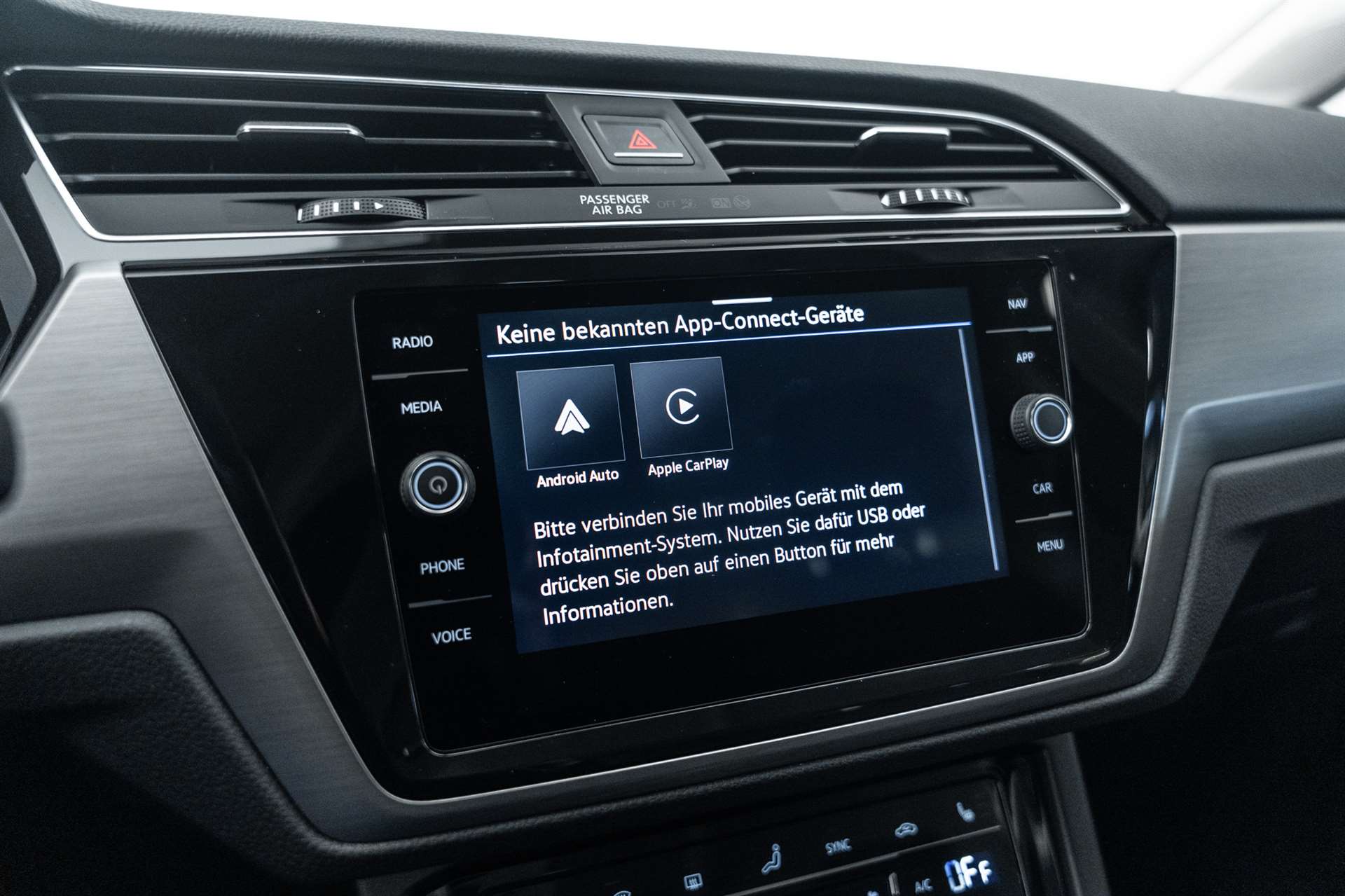 VW VW Touran 1.5 TSi DSG-Automat 7-Plätzer-image-18