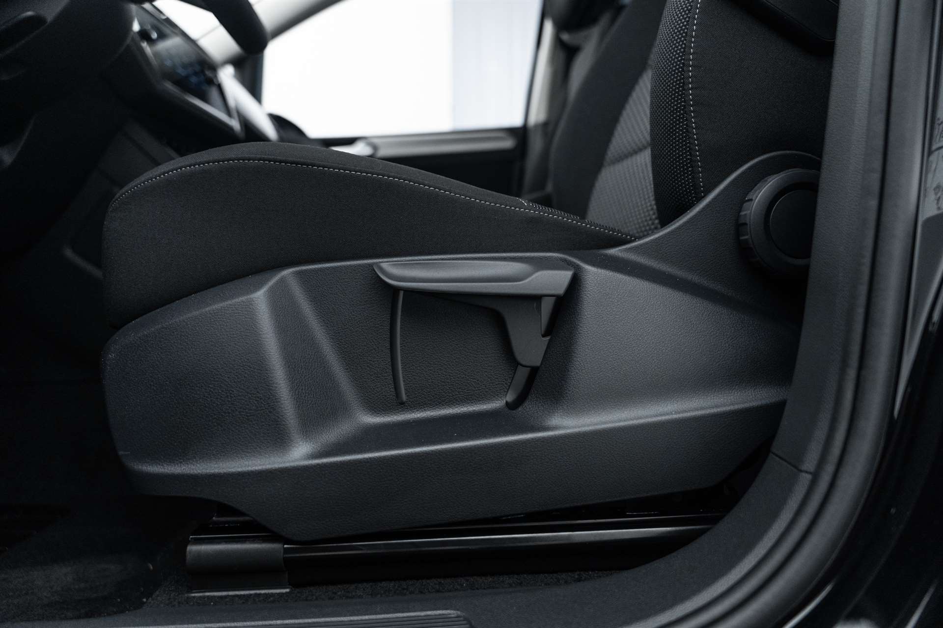 VW VW Touran 1.5 TSi DSG-Automat 7-Plätzer-image-12