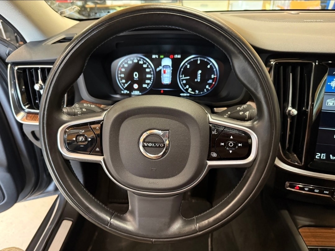 VOLVO V60 Cross Country D4 AWD Geartronic-image-9