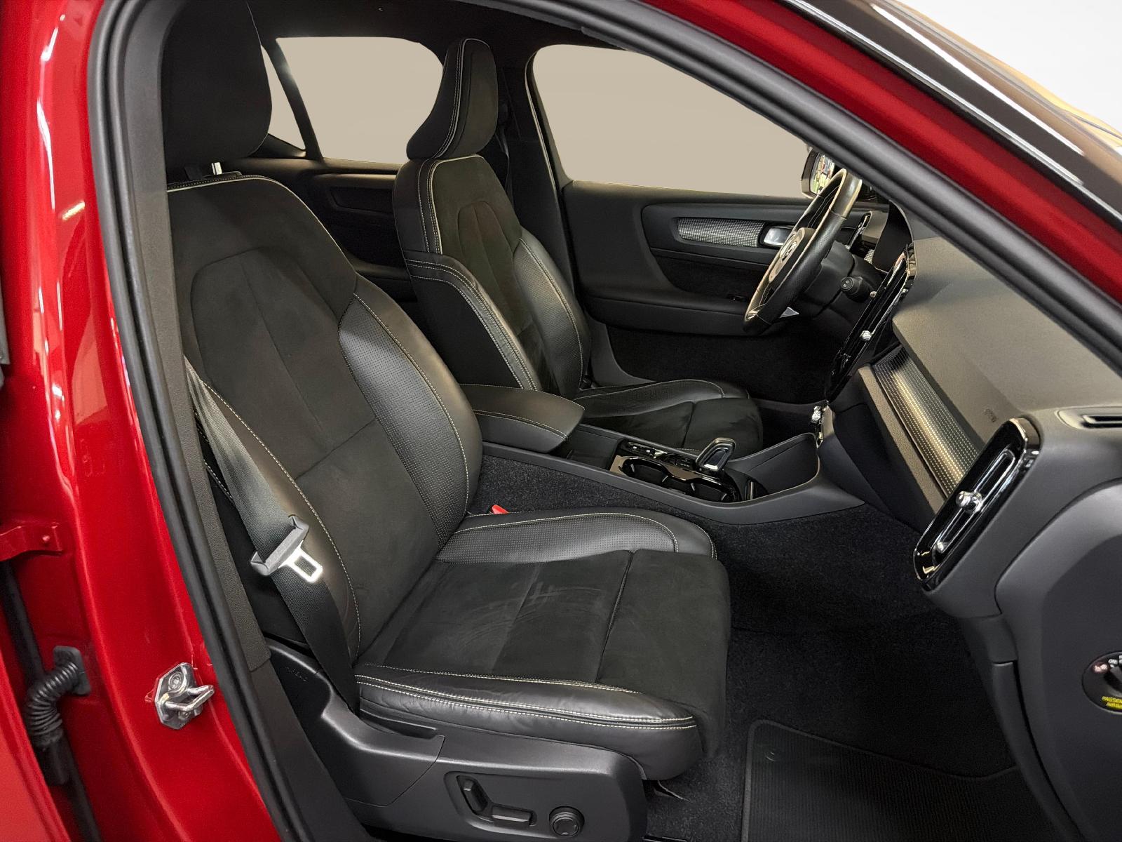 VOLVO XC40 1.5 T5 TE R-Design-image-9