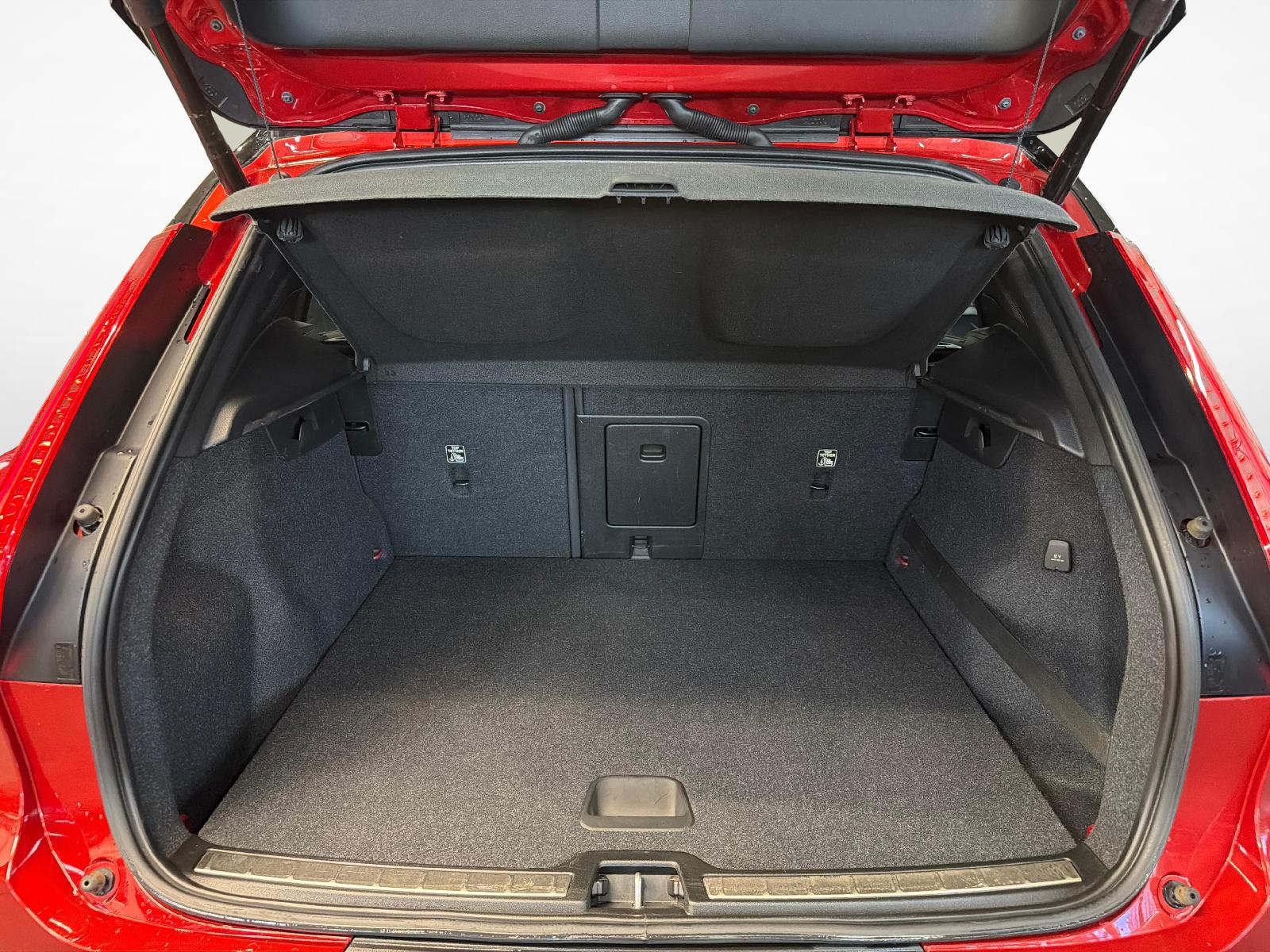 VOLVO XC40 1.5 T5 TE R-Design-image-11