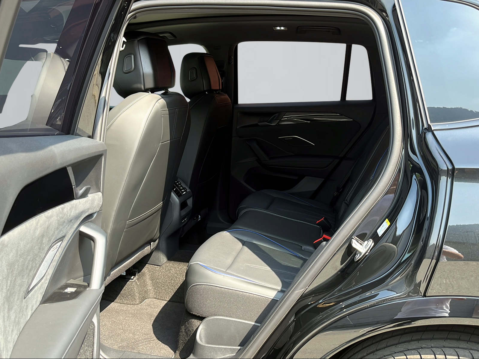 VW Tiguan 2.0 TSI DSG R-Line United 4Motion-image-6