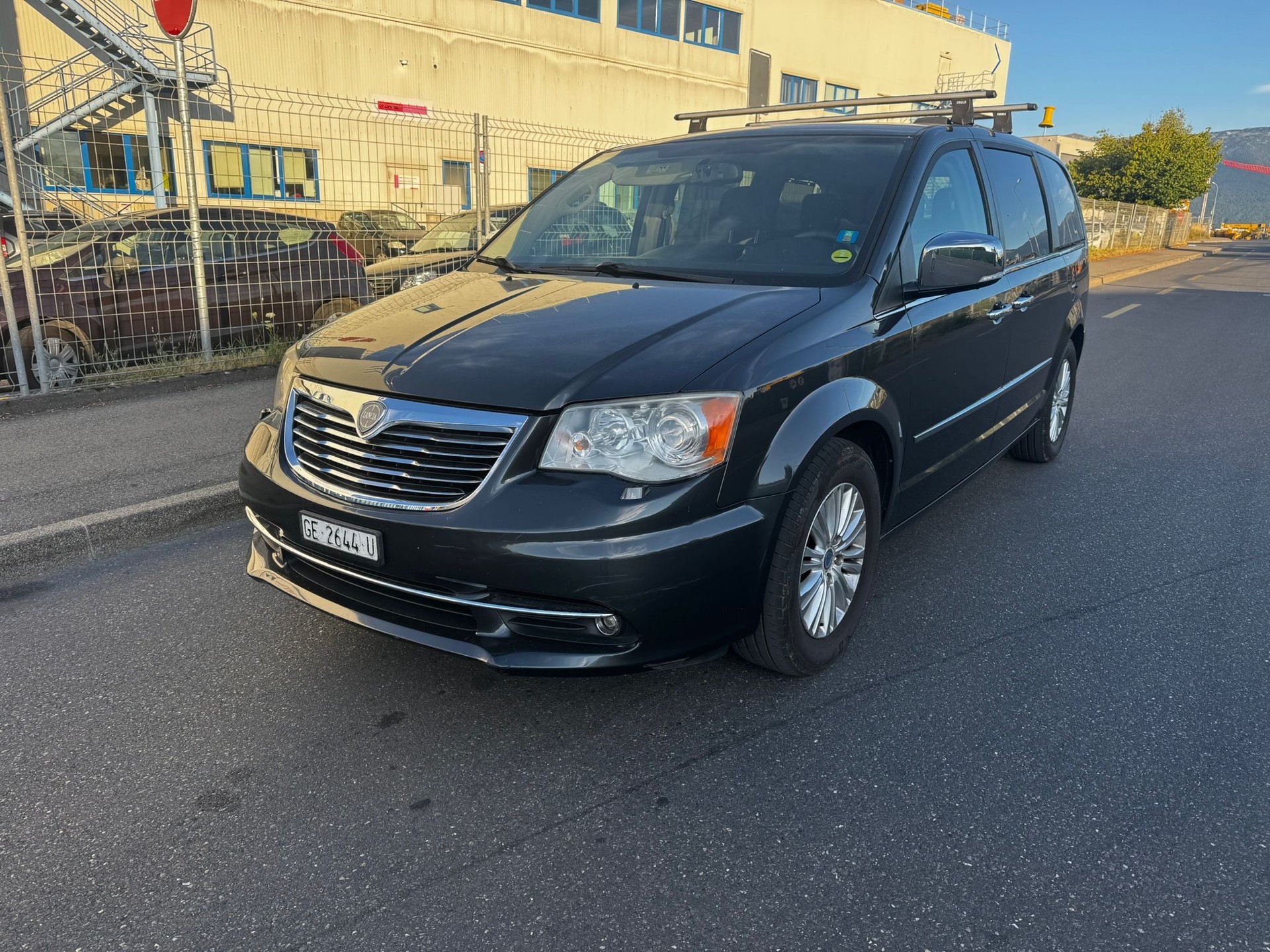 LANCIA Voyager 2.8D Platinum Automatic-image-1