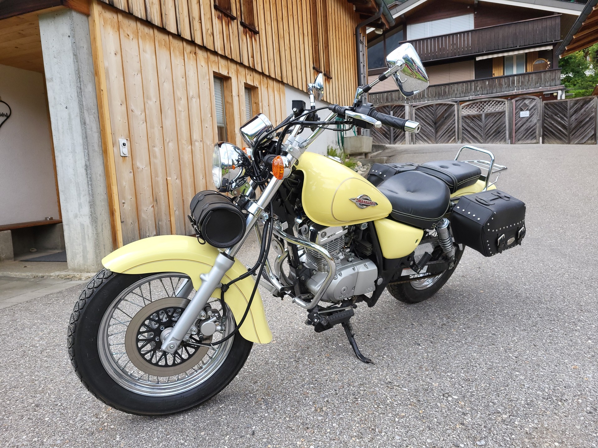 SUZUKI GZ 125 Marauder-image-3