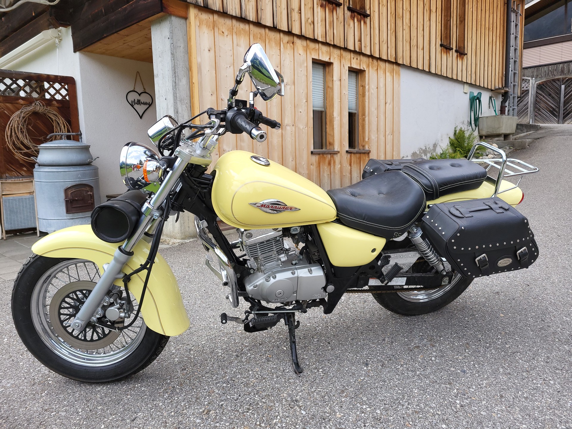 SUZUKI GZ 125 Marauder-image-1