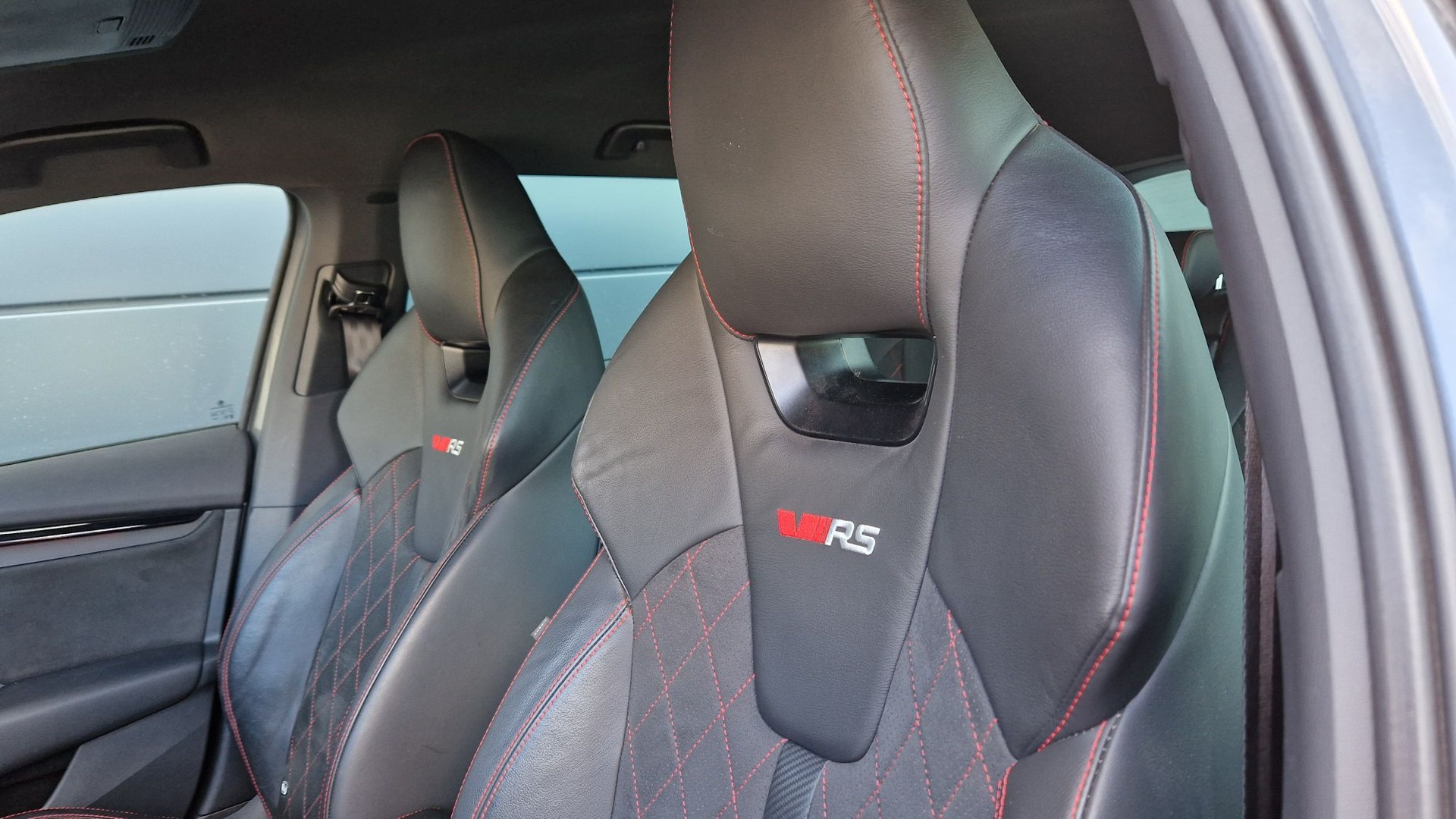 SKODA Octavia Combi 2.0 TDI DSG RS 4x4-image-5