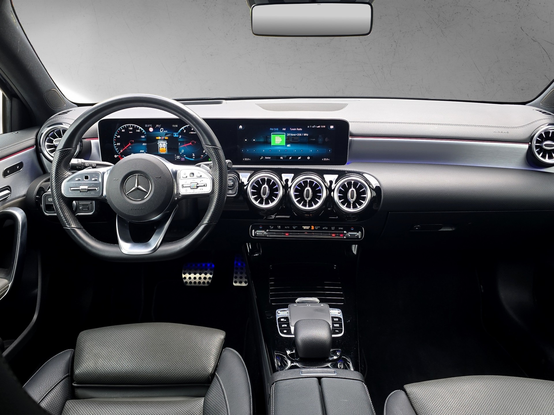 MERCEDES-BENZ A 220 Progressive 7G-DCT 4Matic-image-11