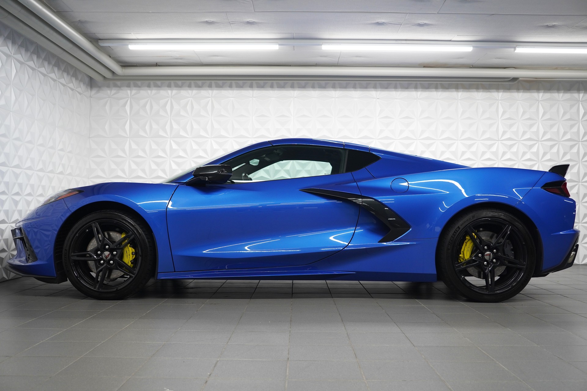 CHEVROLET Corvette Convertible Stingray 3LT Automatic-showroom-element-1