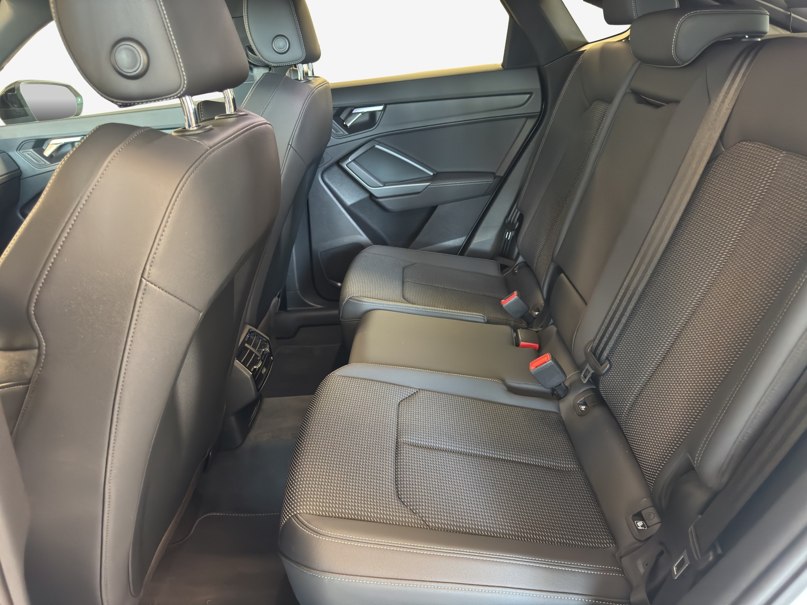 AUDI Q3 Sportback 35 TFSI S line Attraction S-tronic-image-11