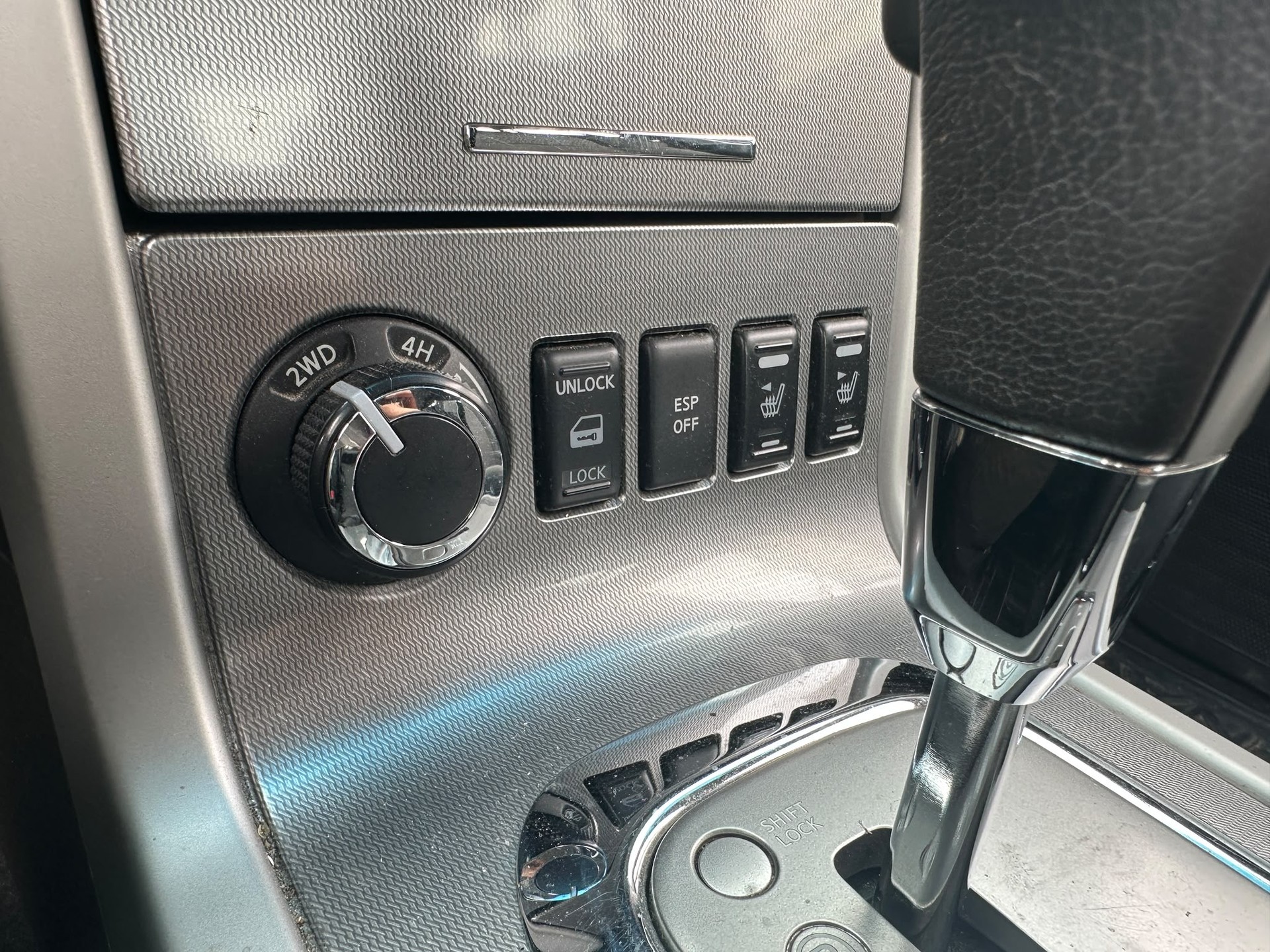 NISSAN Navara Double Cab SE 2.5 dCi 4WD LB Automat-image-7
