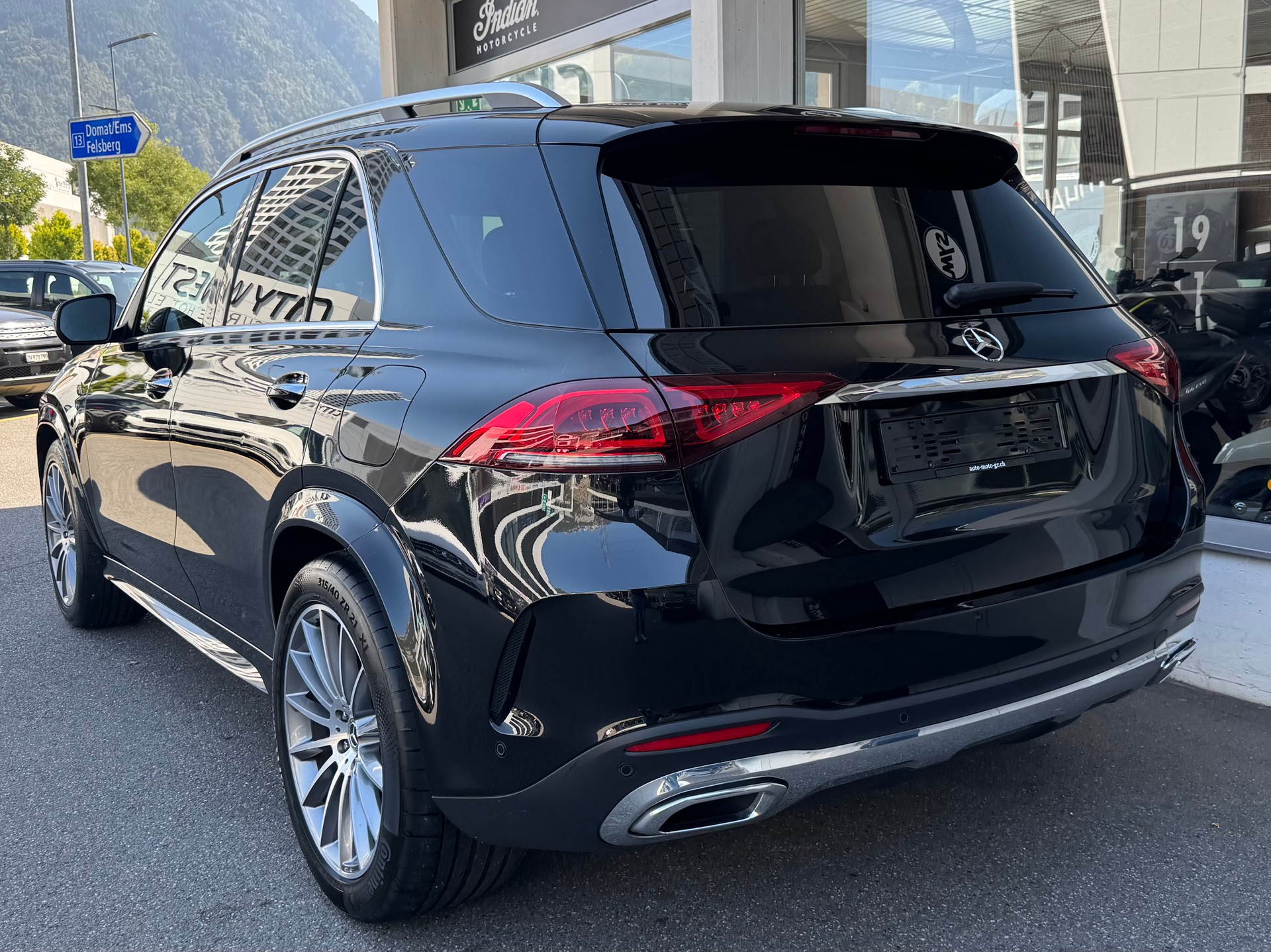 MERCEDES-BENZ GLE 350 de 4Matic AMG Line 9G-Tronic-showroom-element-3