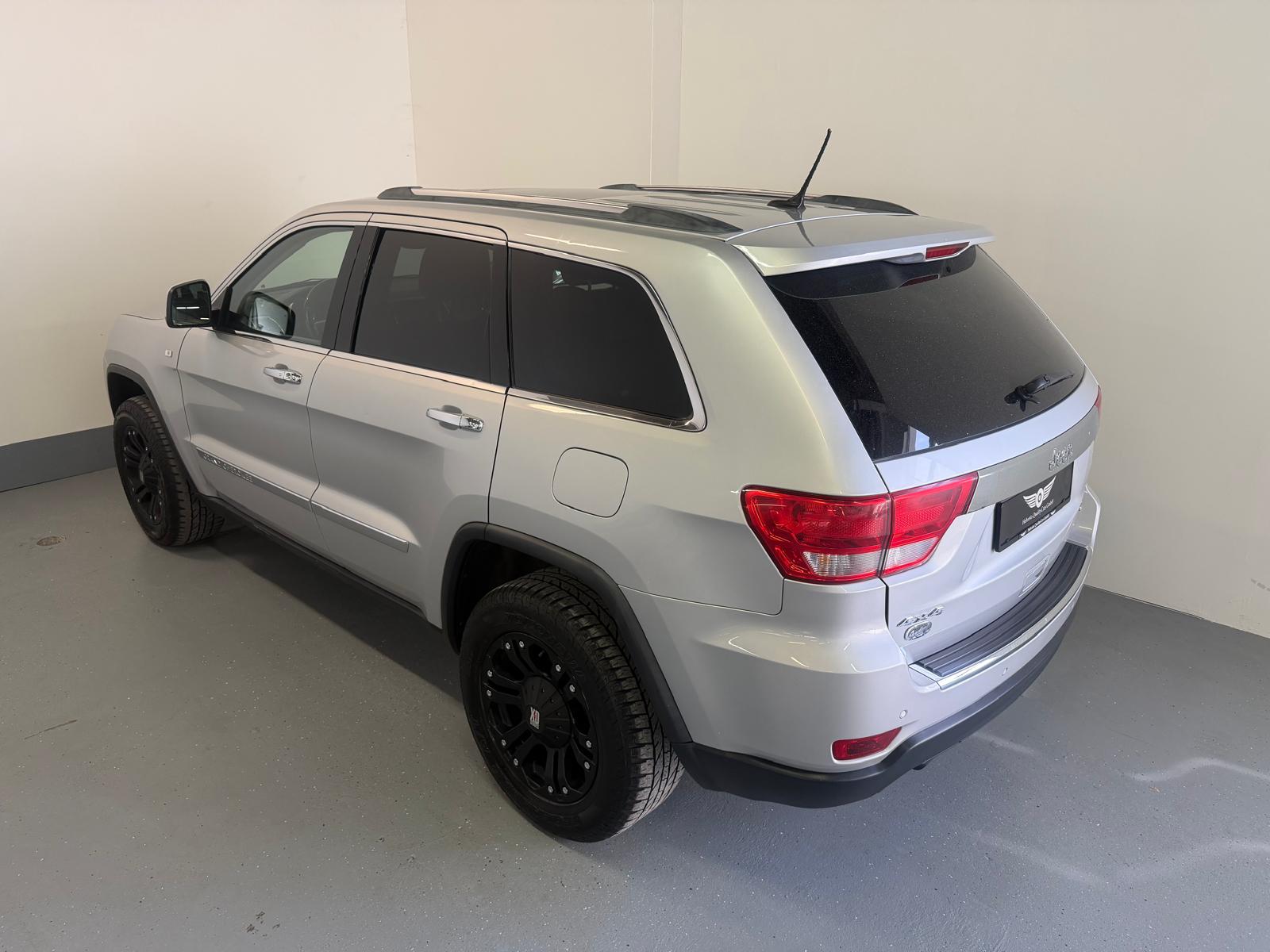 JEEP Grand Cherokee 3.0 CRD Overland Automatic-image-7