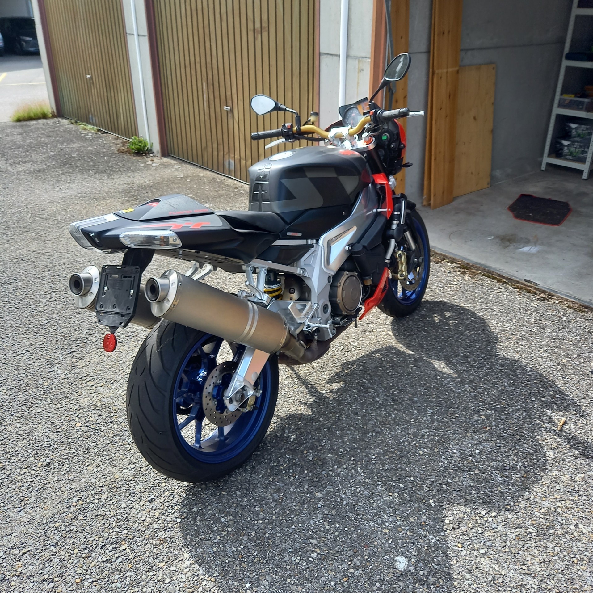 APRILIA Tuono-image-0