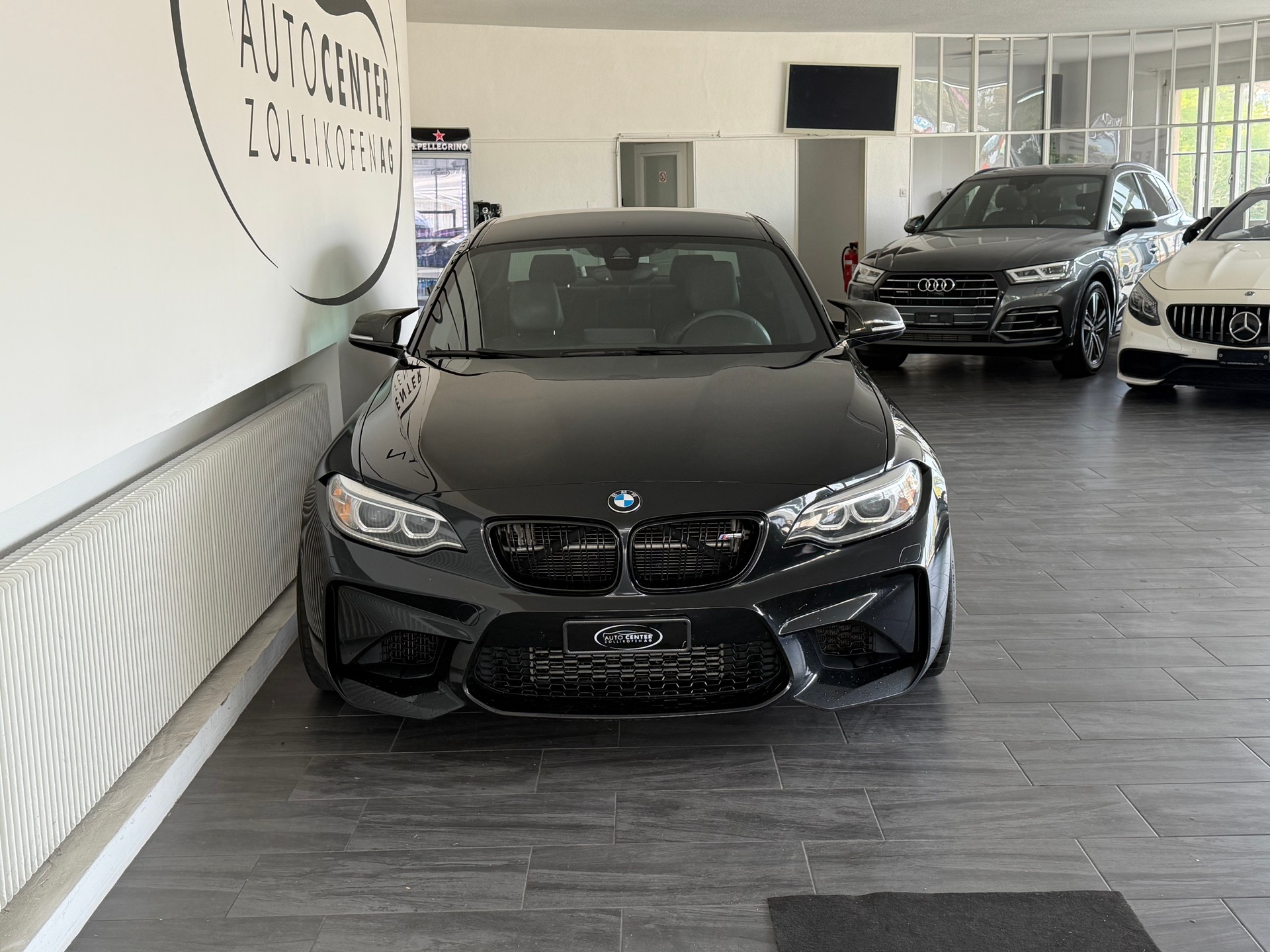 BMW M2 Drivelogic-showroom-element-2