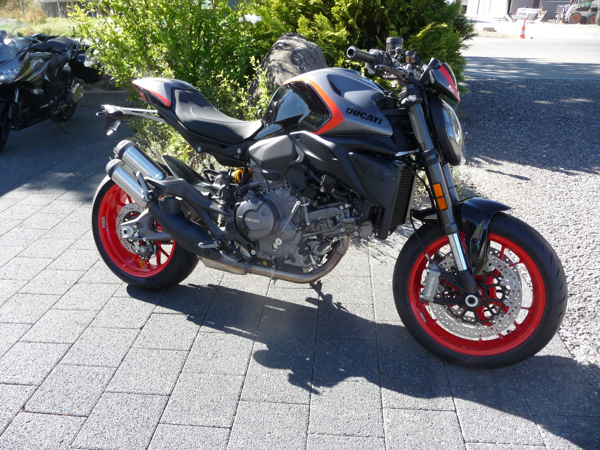 DUCATI Monster + Version-image-3