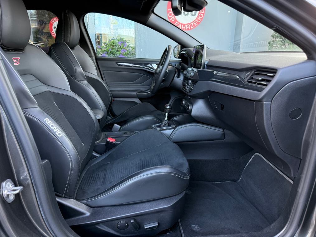 FORD Focus ST 2.3 EcoBoost ST-image-8