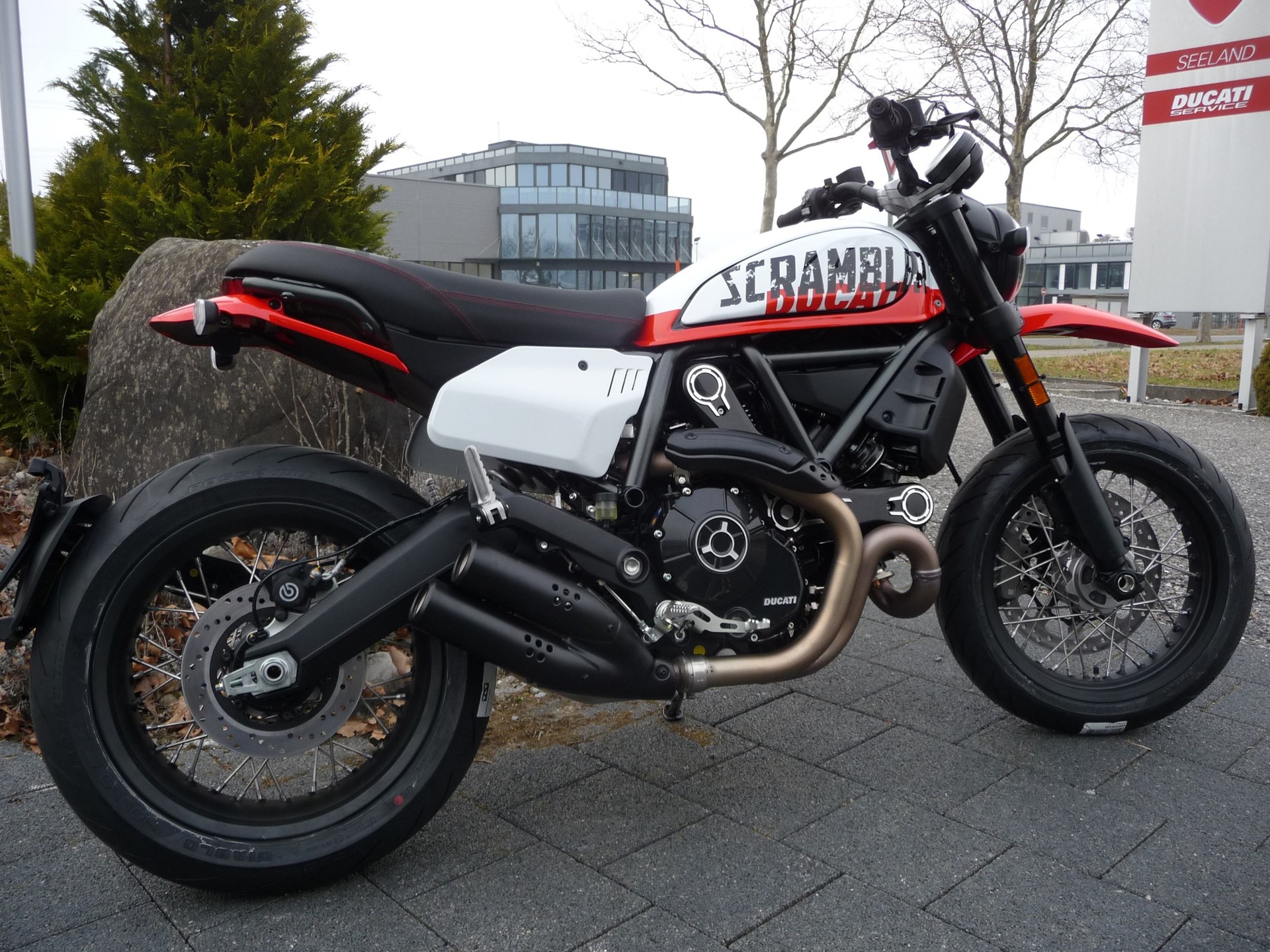 DUCATI SCRAMBLER 800 URBAN MOTARD-showroom-element-2