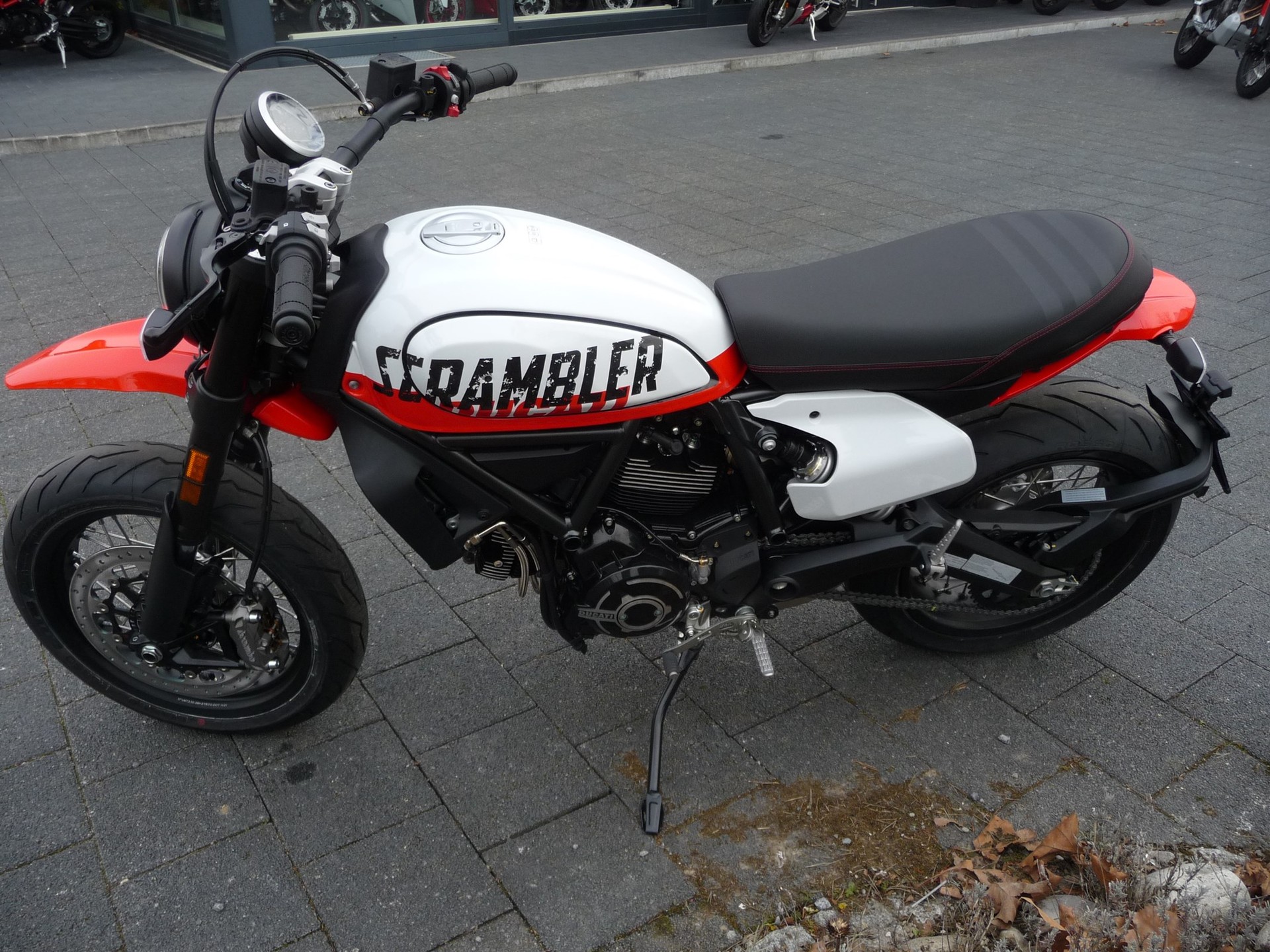DUCATI SCRAMBLER 800 URBAN MOTARD-image-4