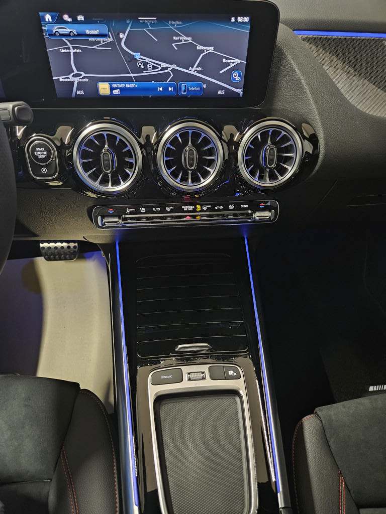MERCEDES-BENZ GLA 220 d 4Matic AMG Line Swiss Star-image-10