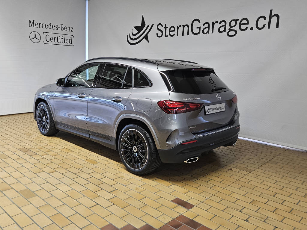 MERCEDES-BENZ GLA 220 d 4Matic AMG Line Swiss Star-showroom-element-2