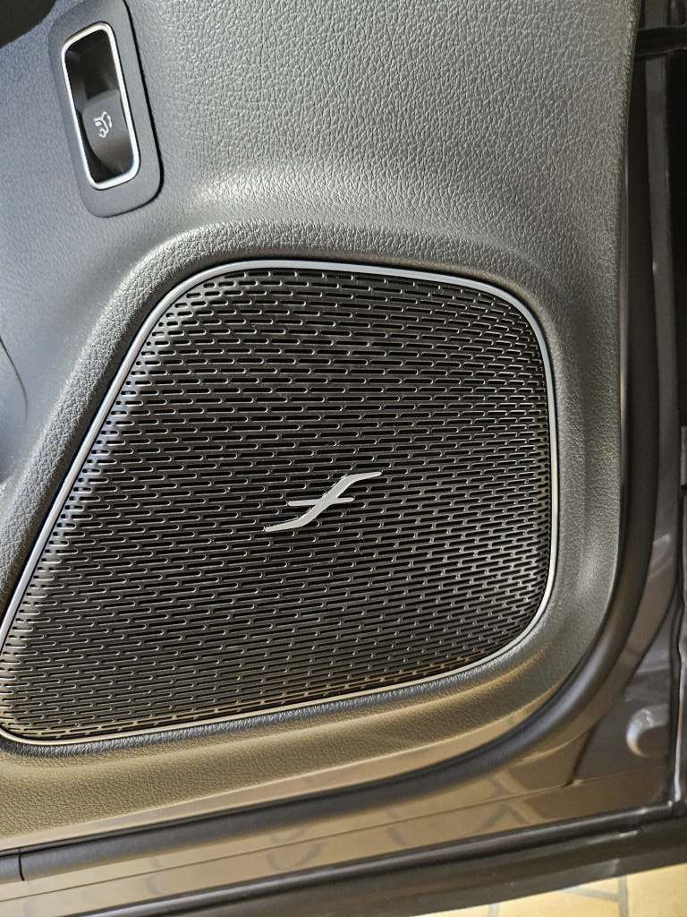 MERCEDES-BENZ GLA 220 d 4Matic AMG Line Swiss Star-image-9
