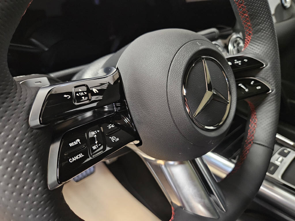 MERCEDES-BENZ GLA 220 d 4Matic AMG Line Swiss Star-image-6