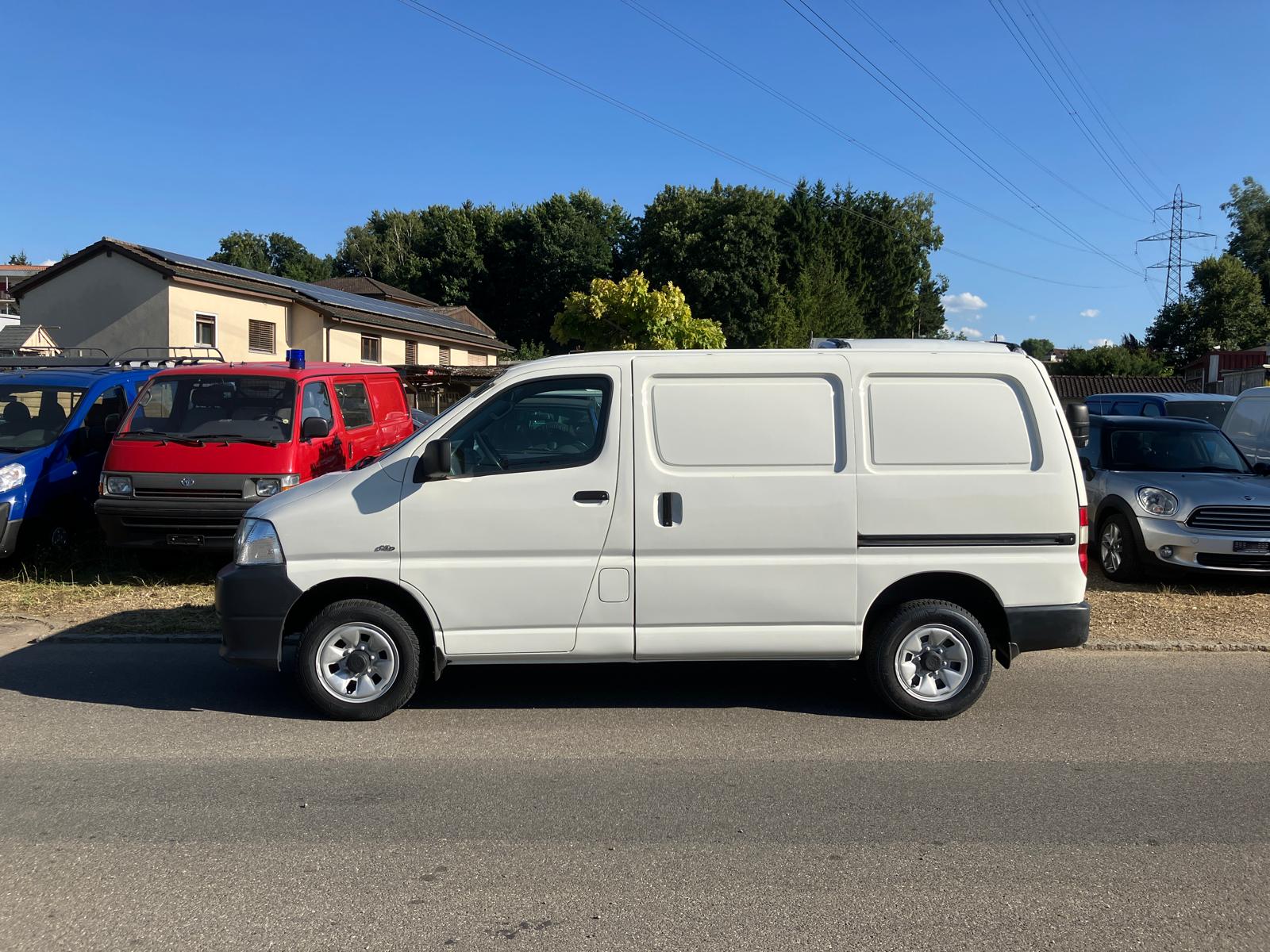 TOYOTA Hiace D-4D Kombi 4WD SWB