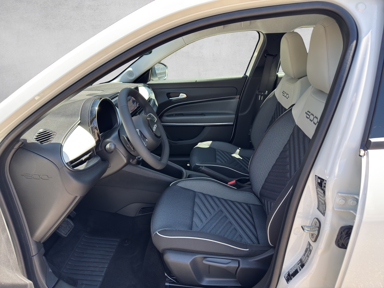 FIAT 600 1.2 Hybrid 136 Cult-image-8