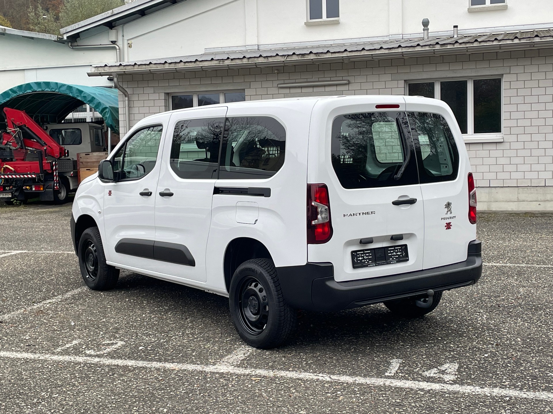 PEUGEOT Partner Pro DANGEL 4x4 130 PS Blue HDi Kabine vertieft-image-3