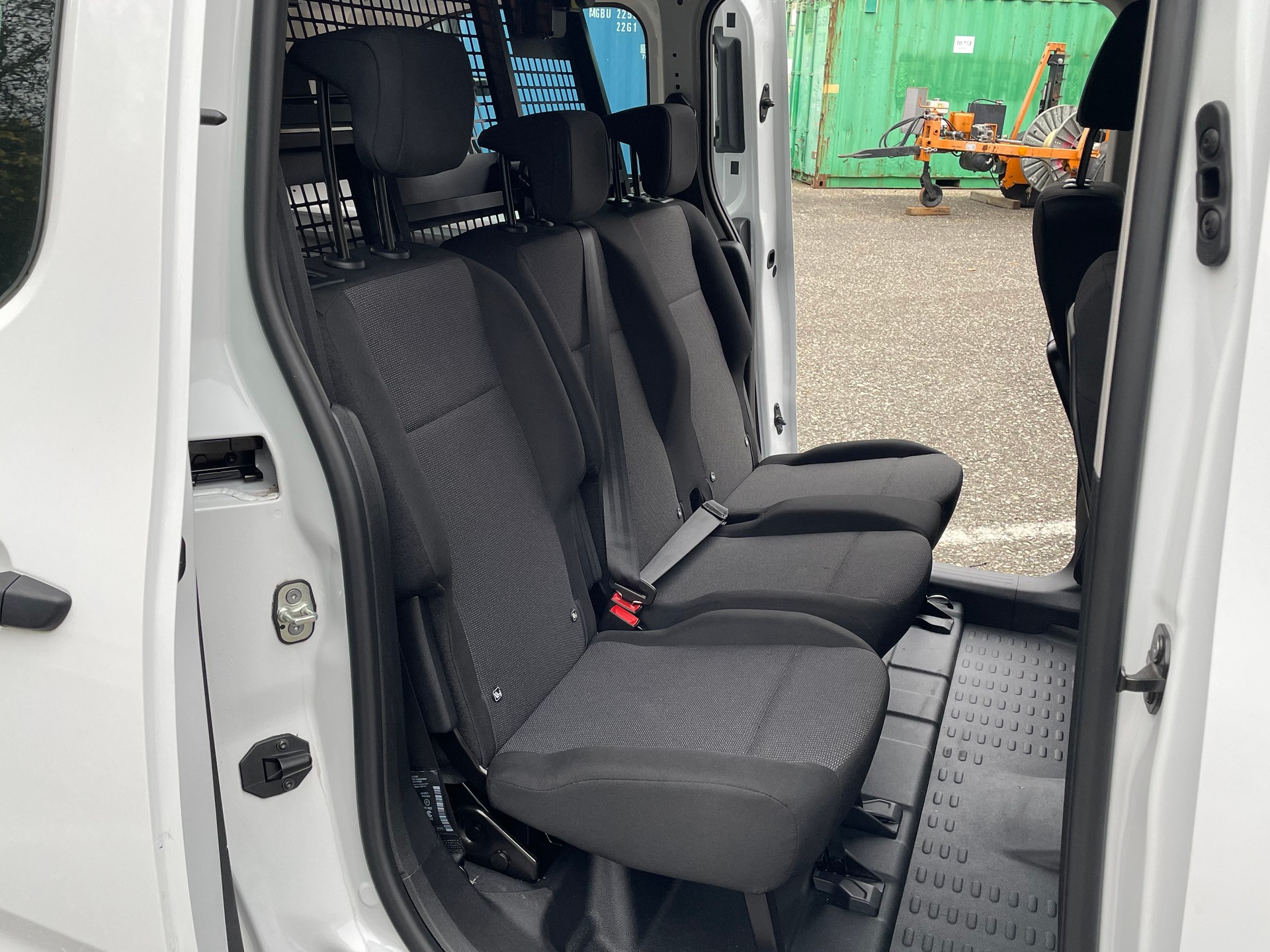 PEUGEOT Partner Pro DANGEL 4x4 130 PS Blue HDi Kabine vertieft-image-6