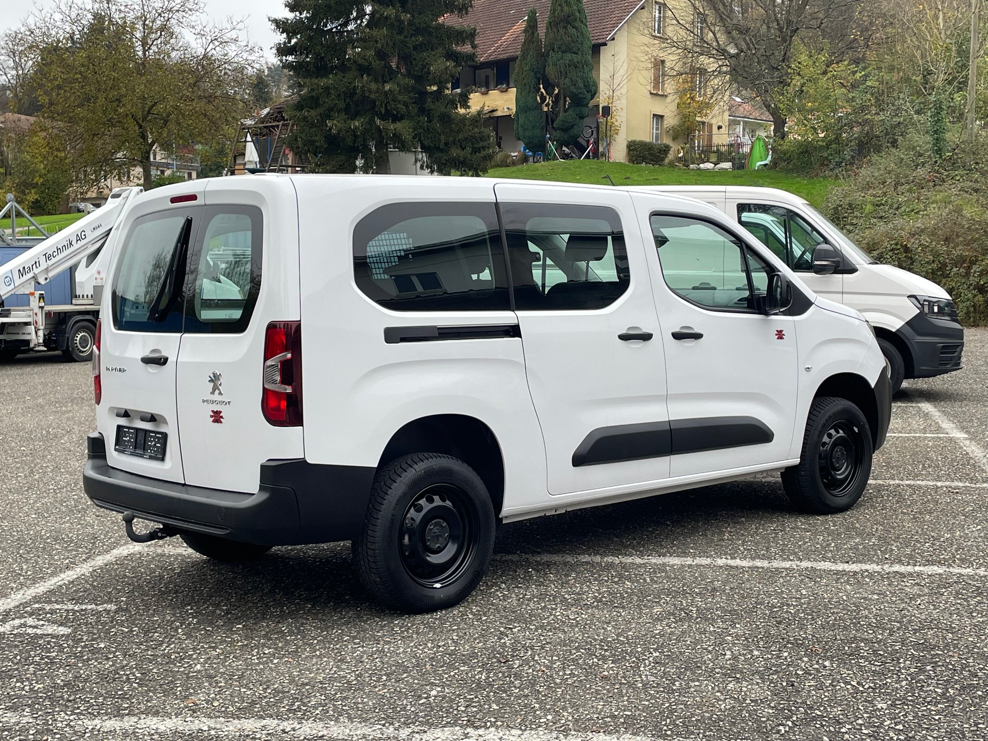 PEUGEOT Partner Pro DANGEL 4x4 130 PS Blue HDi Kabine vertieft-image-2